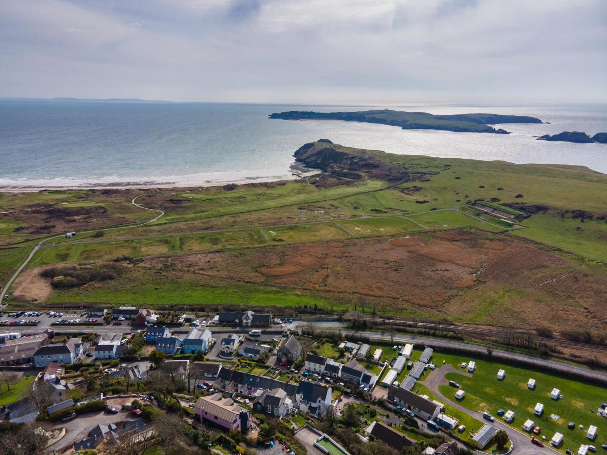 Priory Bay Escapes - Matahari Apartment Tenby Exterior photo